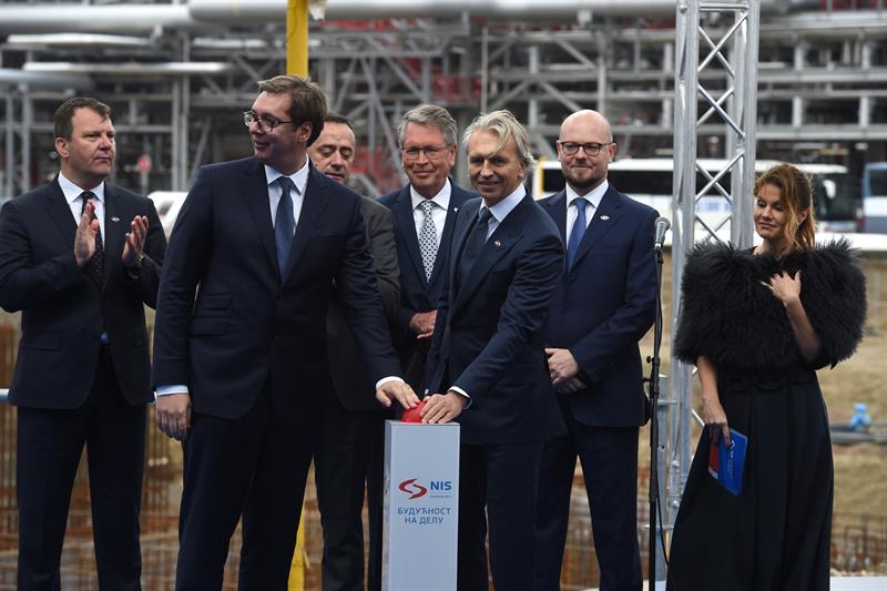 Predsednik Srbije Aleksandar Vucic prisustvovao je svecanom obelezevanju pocetka izgradnje projekta "Duboka prerada" u Rafineriji nafte Pancevo