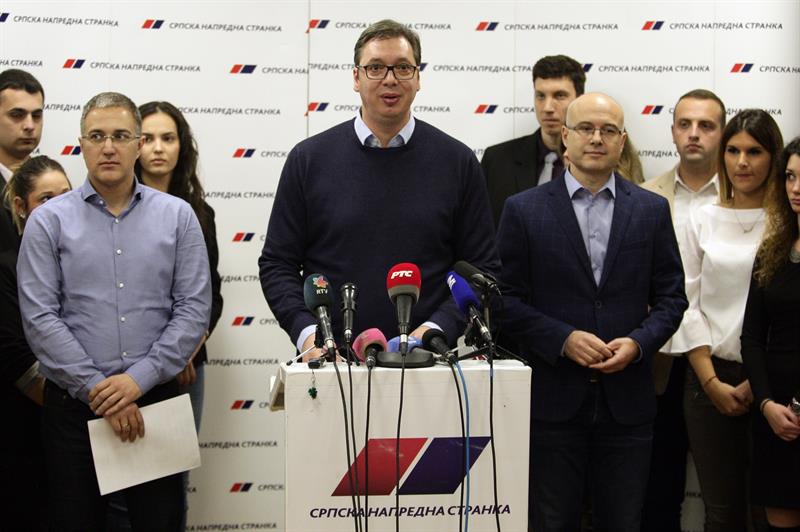 Lider Srpske narodne stranke Aleksandar Vucic proglasio je veceras pobedu njegove stranke u cetiri od pet ostina u kojima su danas odrzani lokalni izbori