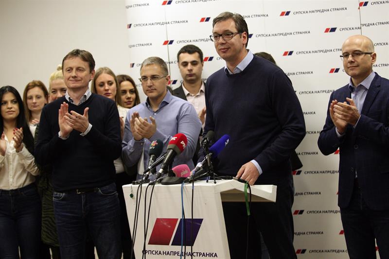 Lider Srpske narodne stranke Aleksandar Vucic proglasio je veceras pobedu njegove stranke u cetiri od pet ostina u kojima su danas odrzani lokalni izbori