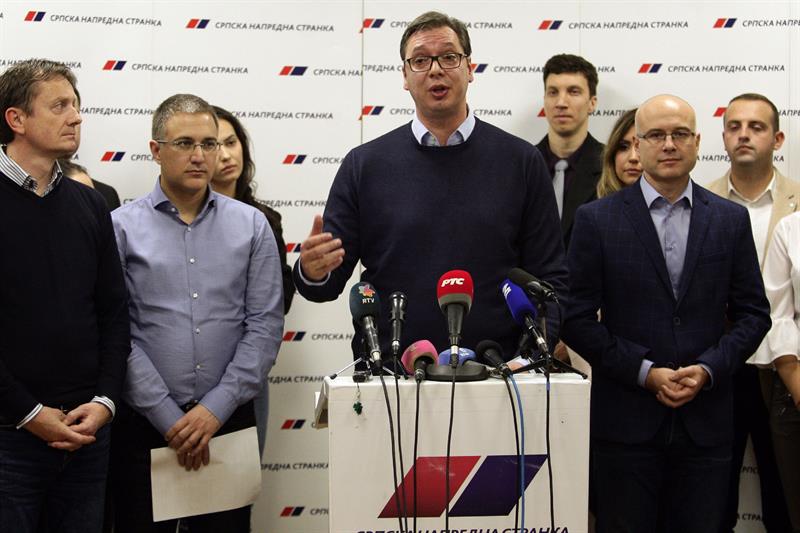Lider Srpske napredne stranke Aleksandar Vucic proglasio je veceras pobedu njegove stranke u cetiri od pet ostina u kojima su danas odrzani lokalni izbori.
