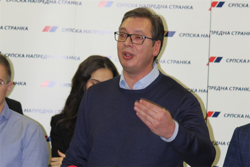 Lider Srpske napredne stranke Aleksandar Vucic proglasio je veceras pobedu njegove stranke u cetiri od pet ostina u kojima su danas odrzani lokalni izbori