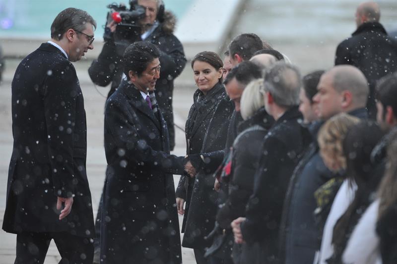 Predsednik Srbije Aleksandar Vucic izjavio je danas da poseta premijera Japana ima veliki znacaj za unapredjenje odnosa dve zemlje s ozbirom da je rec o prvoj poseti japanskog premijera posle 31 godine.