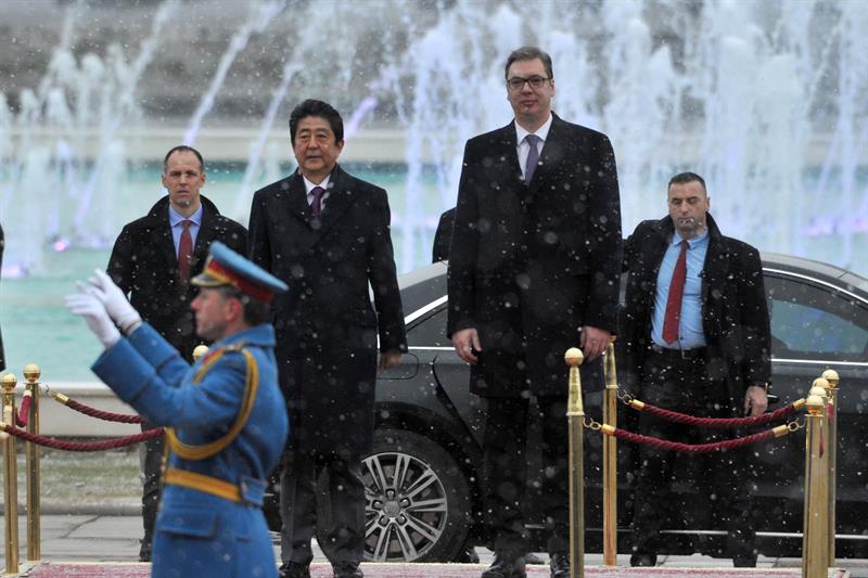 Predsednik Srbije Aleksandar Vucic izjavio je danas da poseta premijera Japana ima veliki znacaj za unapredjenje odnosa dve zemlje s ozbirom da je rec o prvoj poseti japanskog premijera posle 31 godine.