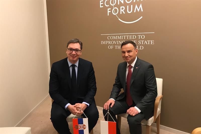 Predsednik Srbije Aleksandar Vucic sastao se danas u Davosu na Svetskom ekonomskom forumu sa predsednikom Poljske Andzejom Dudom.