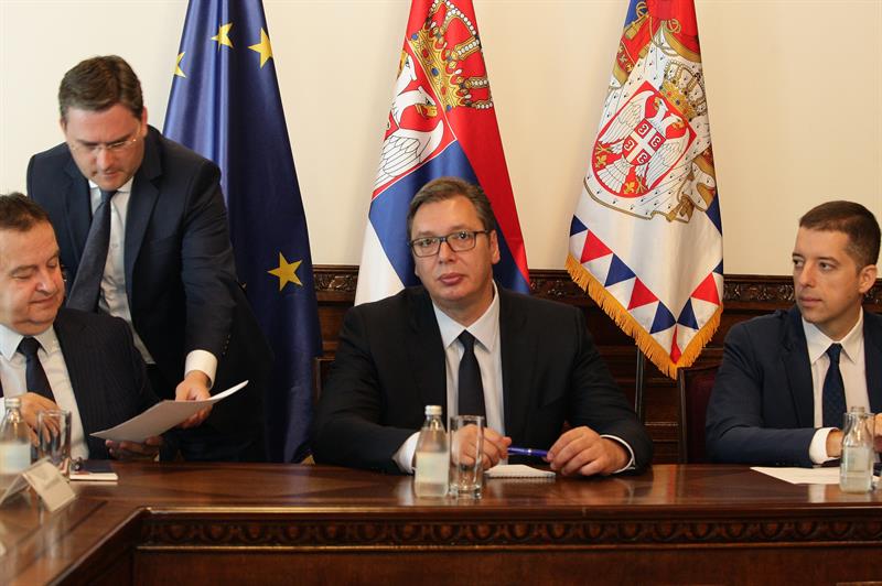 Predsednik Srbije Aleksandar Vucic sastao se danas sa predstavnicima srpskih politickih stranaka i kulturnih ustanova Srba iz Crne Gore.