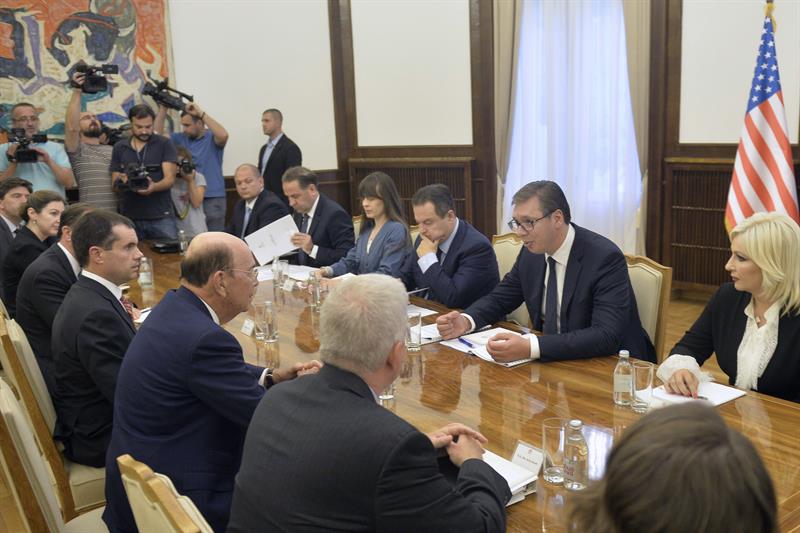 Predsednik Republike Srbije Aleksandar Vucic sastao se sa sekretarom Sjedinjenih Americkih Drzava za trgovinu Vilburom Rosom