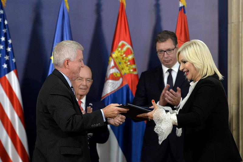 Predsednik Republike Srbije Aleksandar Vucic sastao se sa sekretarom Sjedinjenih Americkih Drzava za trgovinu Vilburom Rosom
