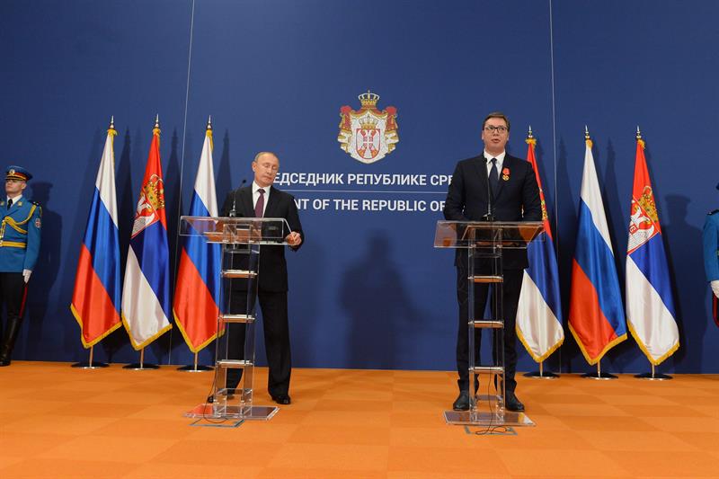 Ruski predsednik Vladimir Putin urucio je predsedniku Srbije Aleksandru Vucicu Orden Aleksandra Nevskog
