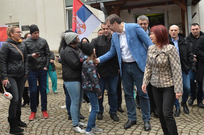 Председник Србије Александар Вучић у посети Дому за стара лица и пенрзионере.