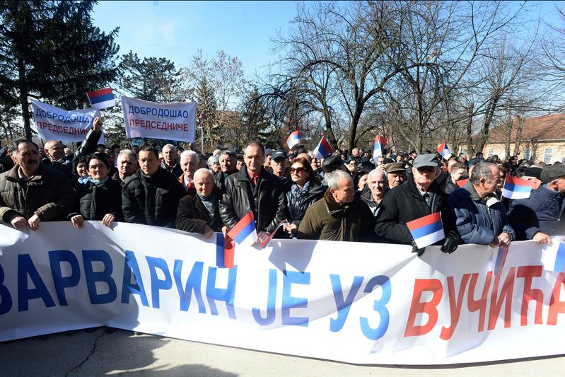 Predsednik Aleksandar Vucic nastavio je danas kampanju "Buducnost Srbije" obilaskom Rasinskog okruga, a nakon posete Stalacu, je obisao OS "Jovan Kursula" i Srednju skolu Varvarin.