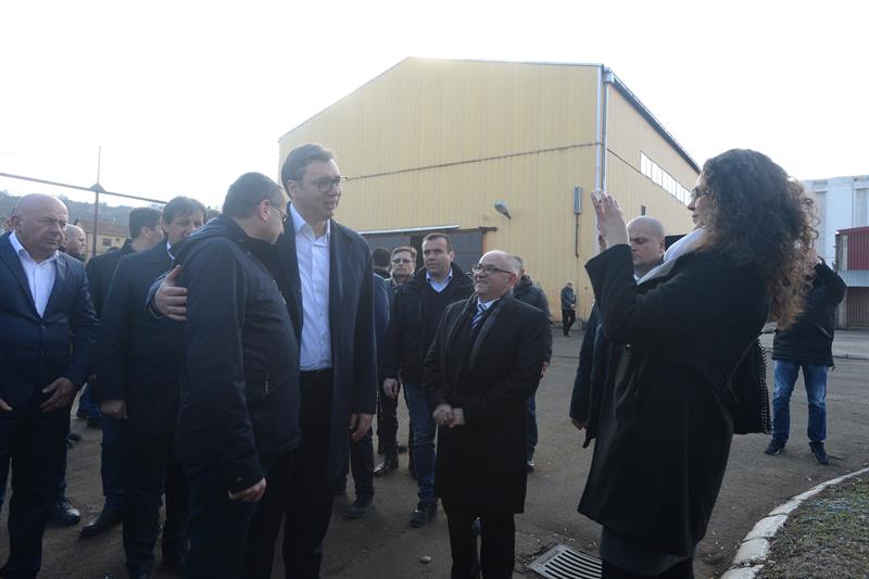 Predsednik Srbije Aleksandar Vucic obisao je danas u okviru kampanje "Buducnost Srbije" fabriku "PPT Armature ad" u Aleksandrovcu.