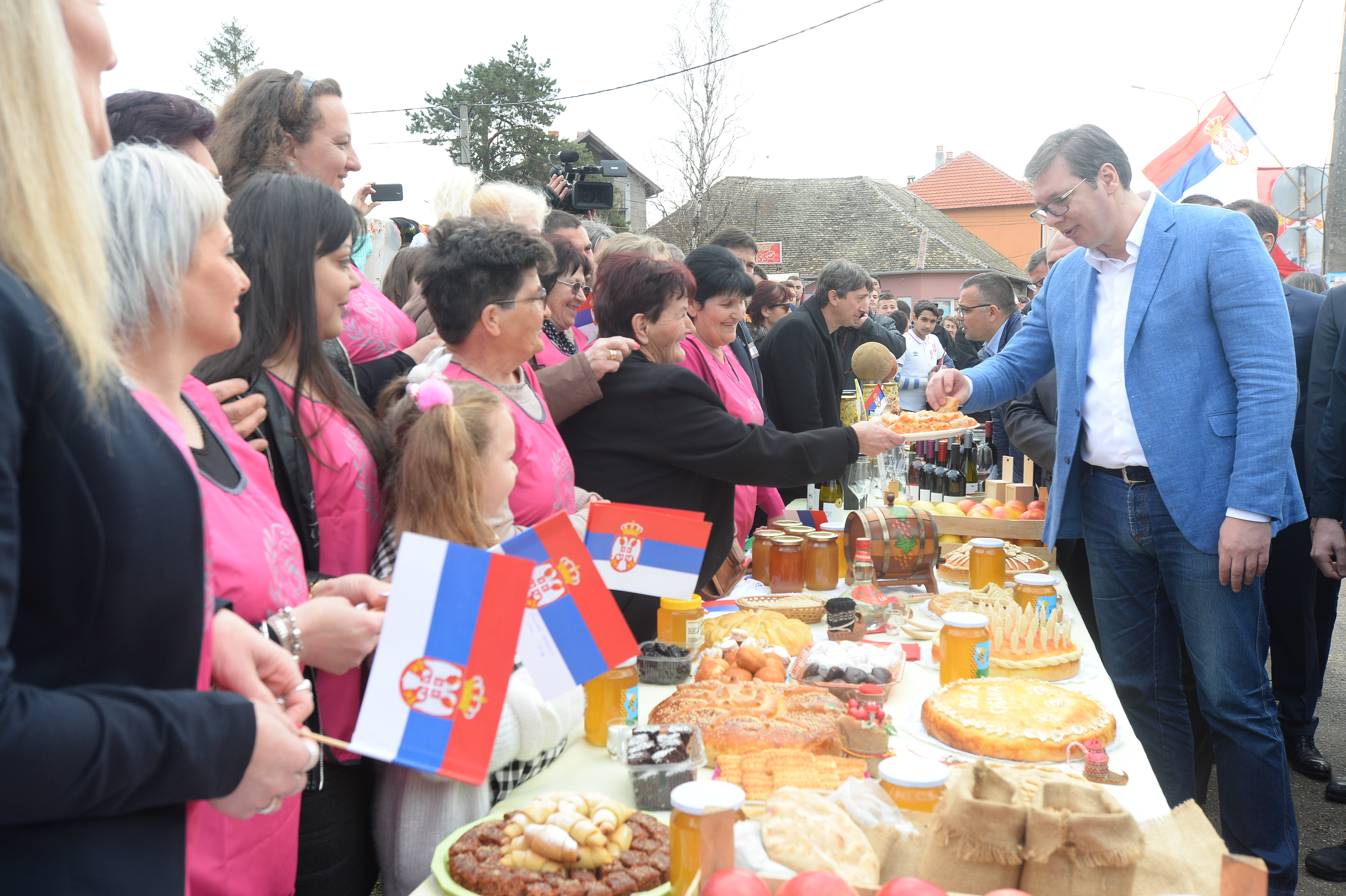 Vucic u poseti Azanji