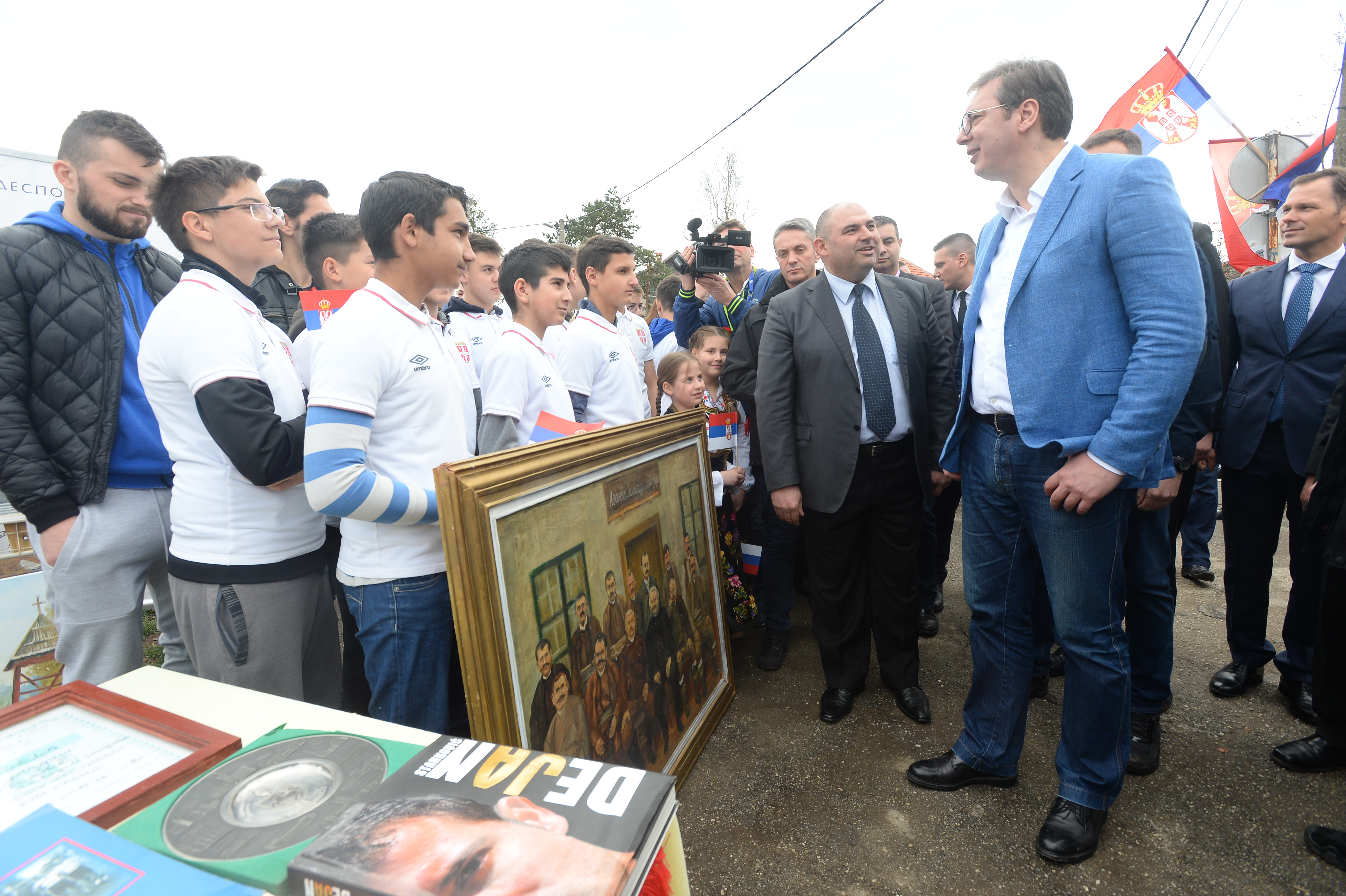 Vucic u poseti Azanji