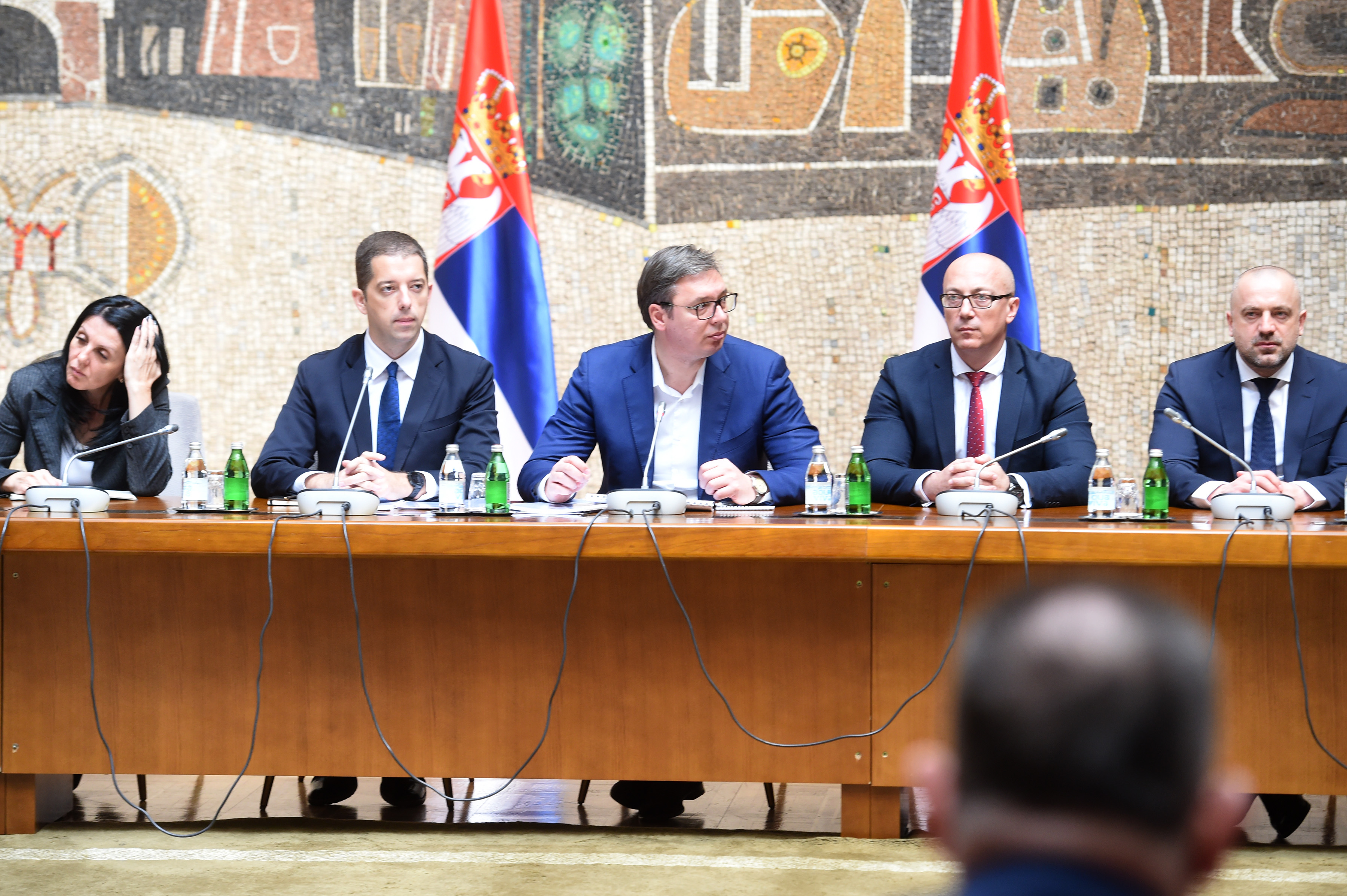 Predsednik Aleksandar Vucic sastao se danas u Beogradu sa politickim predstavnicima Srba sa Kosova i Metohije, povodom raspisivanja izbora u cetiri srpske opstine na severu KiM.