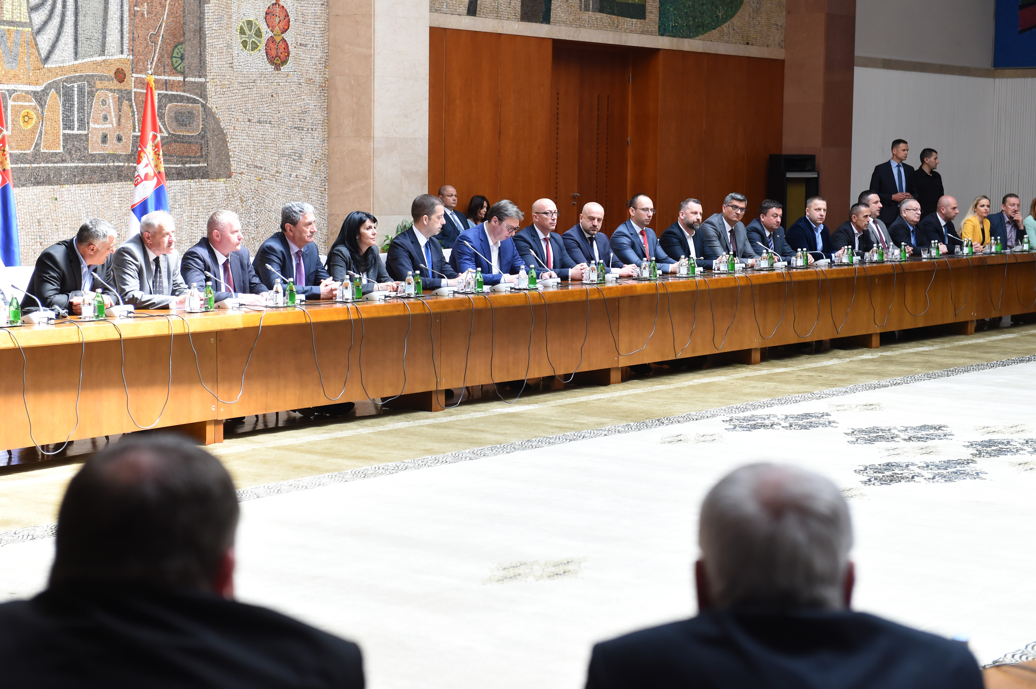 Predsednik Aleksandar Vucic sastao se danas u Beogradu sa politickim predstavnicima Srba sa Kosova i Metohije, povodom raspisivanja izbora u cetiri srpske opstine na severu KiM.