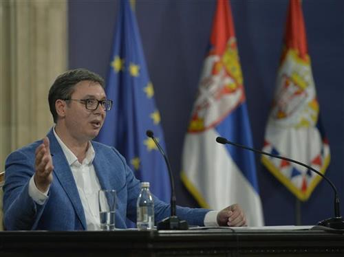 Председник Србије Александар Вучић на конференцији за штампу након пријема основаца са севера КиМ.