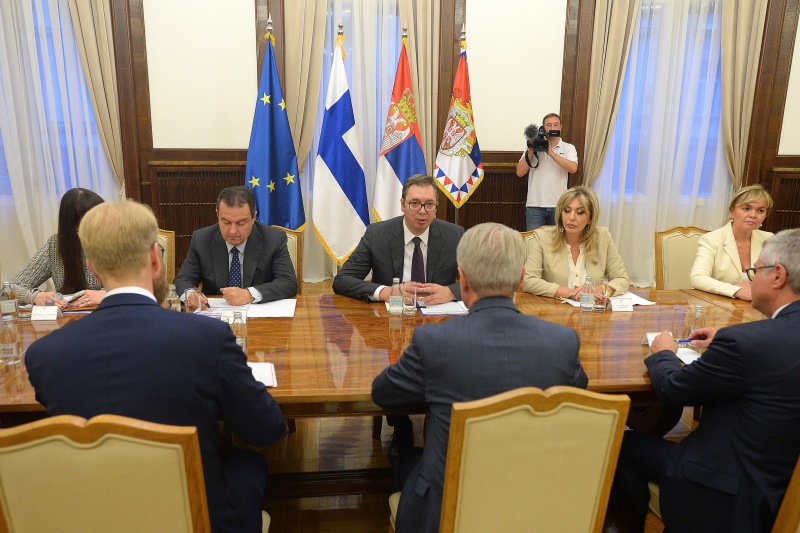 Председник Републике Србије Александар Вучић примио је данас министра спољних послова Републике Финске Пеку Хависта.