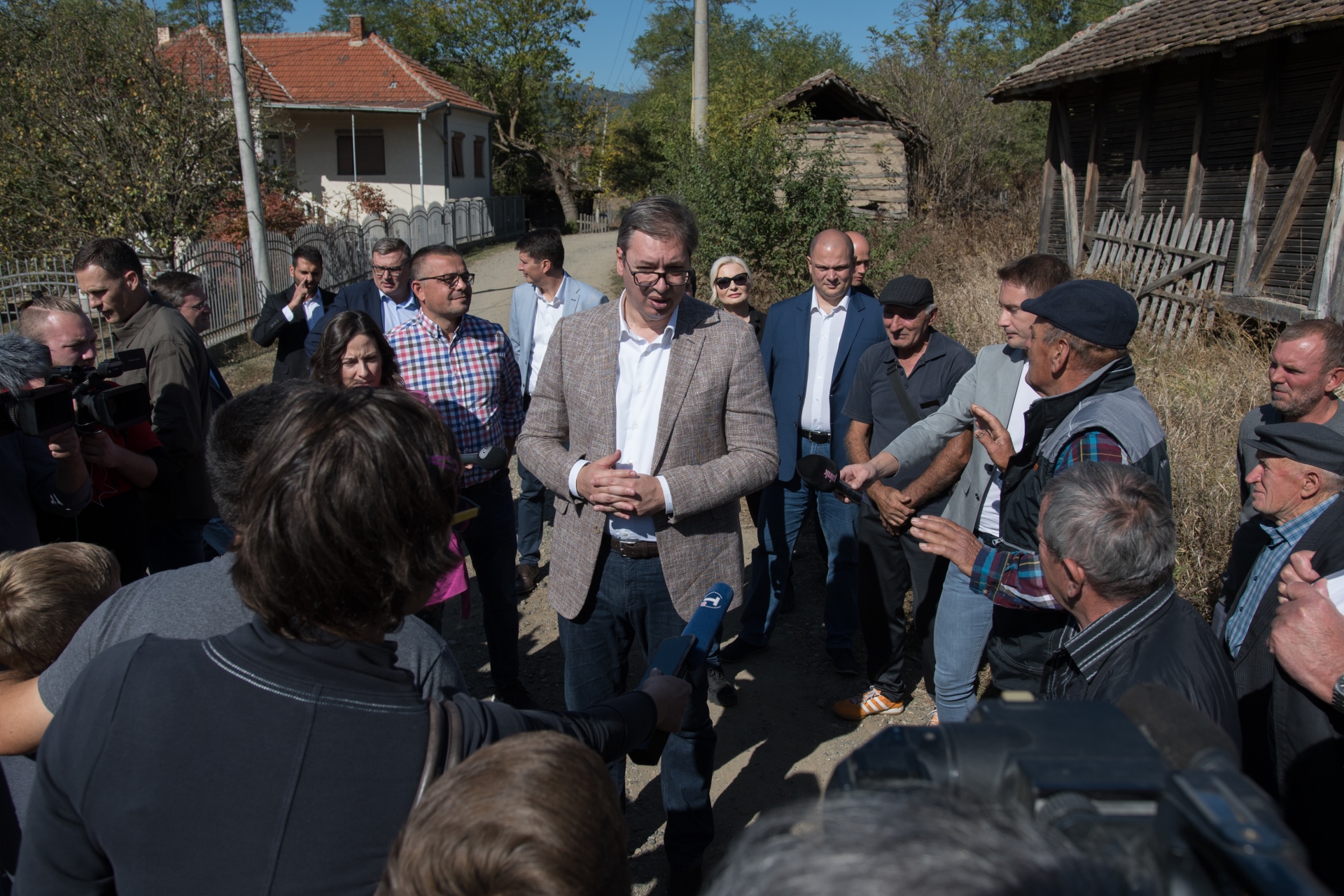 Predsednik Srbije Aleksandar Vucic sa poljoprivrednicima u Toplickom okrugu