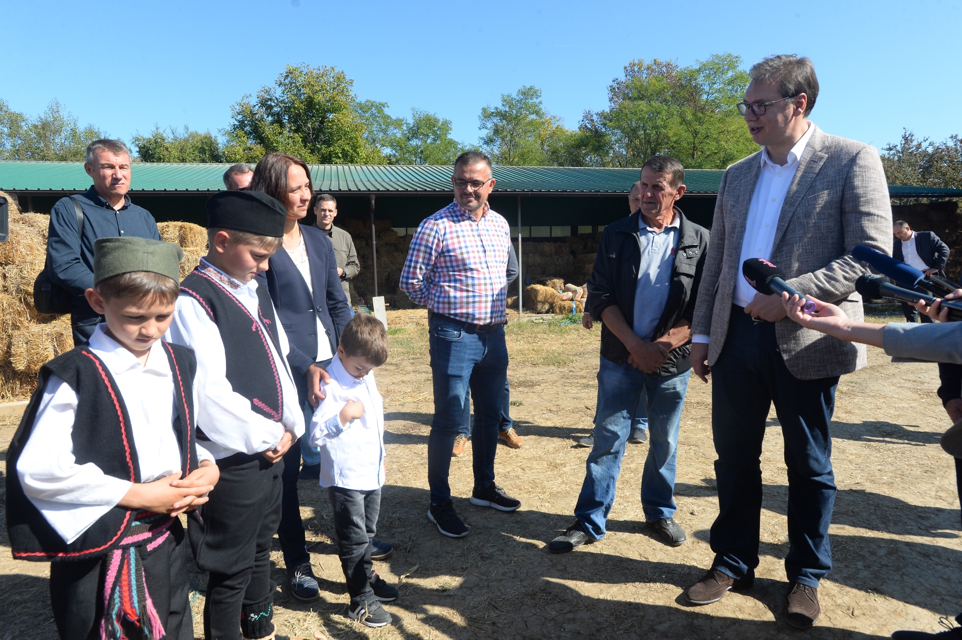 Predsednik Srbije Aleksandar Vucic sa poljoprivrednicima u Toplickom okrugu