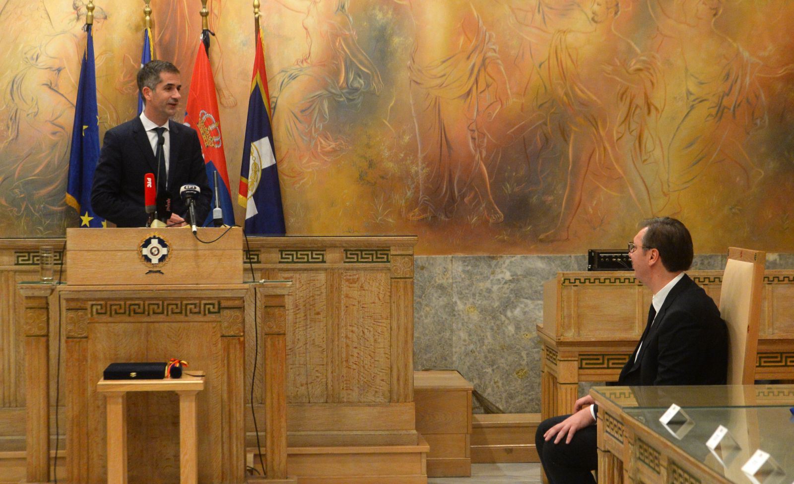 Predsednik Srbije Aleksandar Vucic sa gradonacelnikom Atine Kostasom Bakojanisom, urucivanje zlatne medalje 1