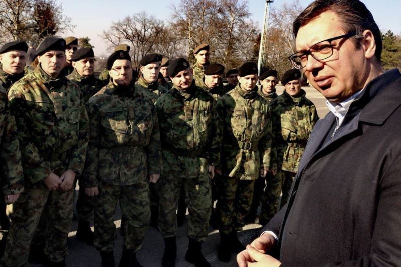 Predsednik Srbije Aleksandar Vucic iznenadio posetom vojnike na Topcideru