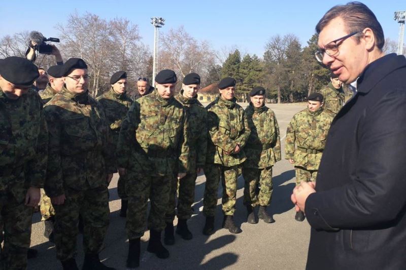 Predsednik Srbije Aleksandar Vucic iznenadio posetom vojnike na Topcideru