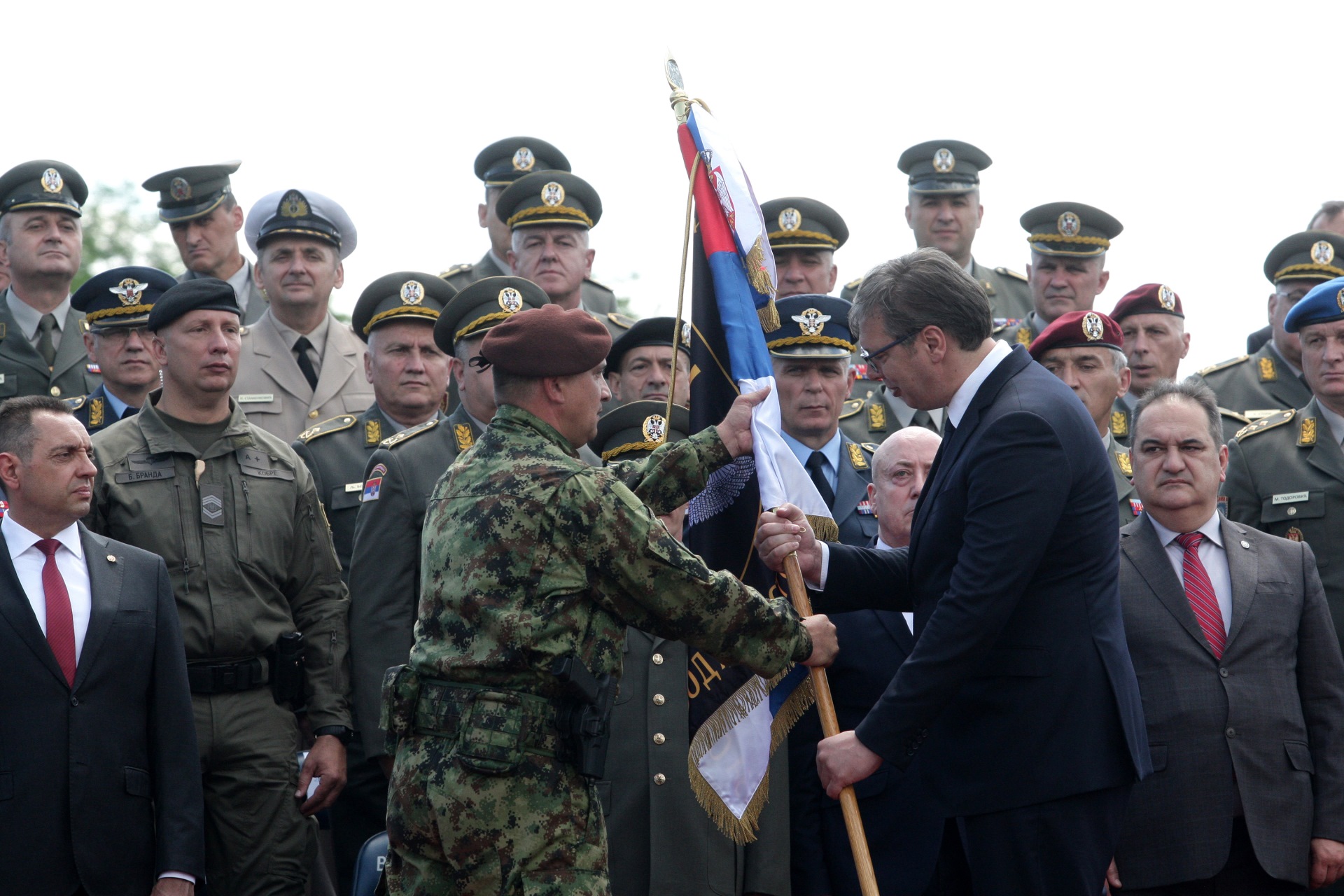 Predsednik Srbije Aleksandar Vucic zivite za te zastave, bicemo nesalomiv orah