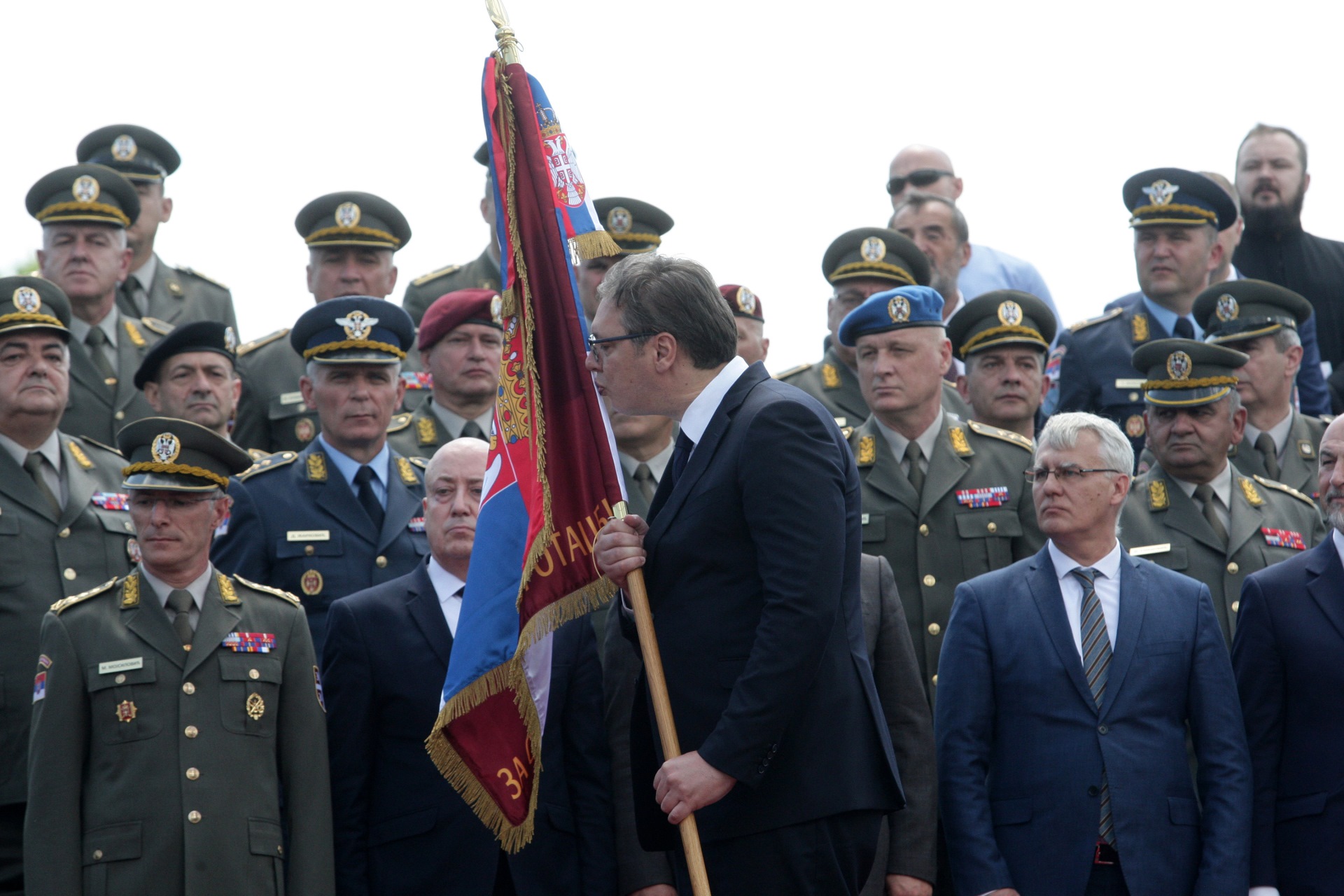 Predsednik Srbije Aleksandar Vucic zivite za te zastave, bicemo nesalomiv orah