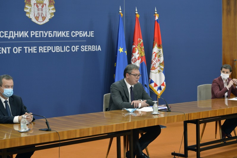 Председник Александар Вучић обратио се након посебне седнице владе.