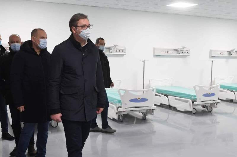 Председник Вучић обилази завршне радове на изградњи нове ковид болнице