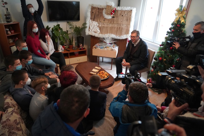 Нема важнијег задатка него да обезбедимо демографски напредак земље, јер без деце ни Србија неће постојати, поручио је данас председник Александар Вучић и додао да је врло тешко пронаћи праве мере за подстицај наталитета.