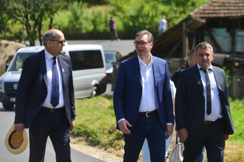 Председник Александар Вучић поручио је данас да је испуњено обећање, које је дао житељима Рудне Главе, да ће до Видовдана имати фабрику, наводећи да је много урађено у претходна два и по месеца у том крају