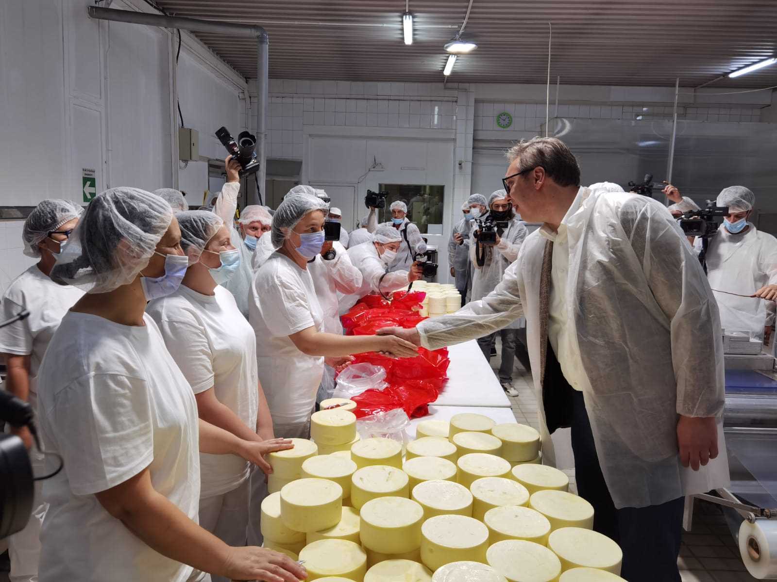 Predsednik Republike Srbije Aleksandar Vucic u obilasku Blacu. Obilazak mlekare "Lazar".