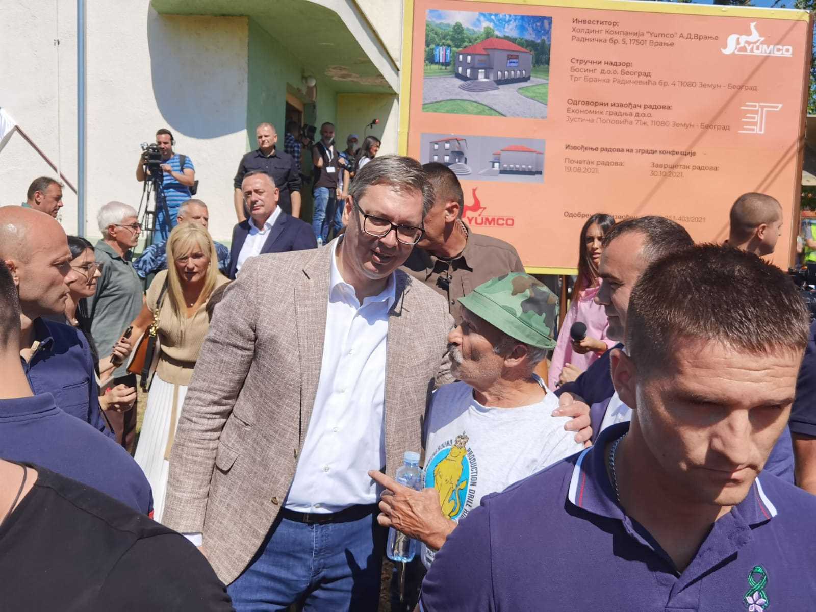 Predsednik Republike Srbije Aleksandar Vucic u obilasku Barbatovcu, gde je najavio novi pogon kompanije "Yumco".