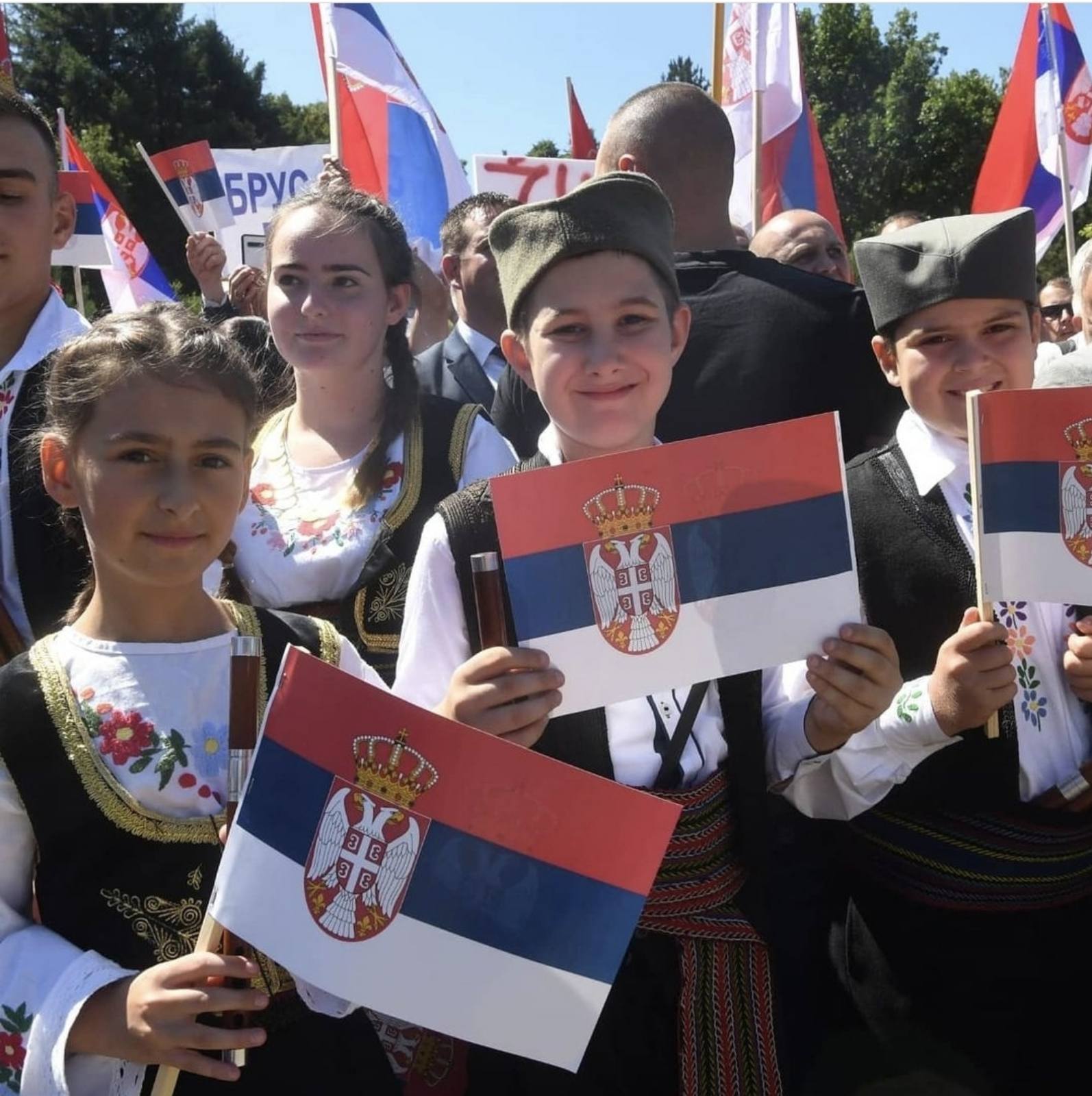 Подршка Вучићу