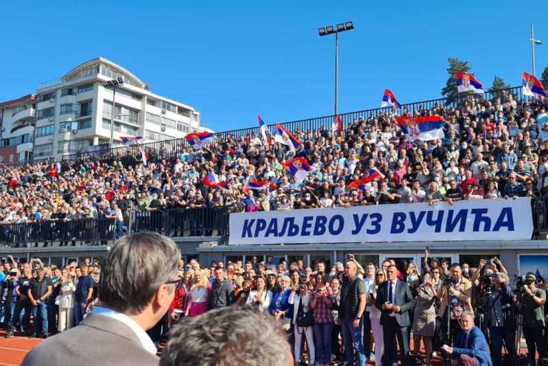 Председник Александар Вучић започео је јутрос посету Kраљеву обиласком реновираног Атлетског стадиона, изграђеног давне 1972. године, који је пре почетка реновирања 2018. био у запуштеном стању.