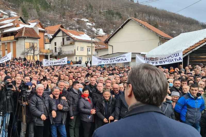 Председник Александар Вучић у Новој Вароши најавио је да ће тој општини бити решен проблем са пијаћом водом, да ће се радити на решавању проблема са струјом, и да ће држава учинити све да доведе једног инвеститора за 500 нових радних места.