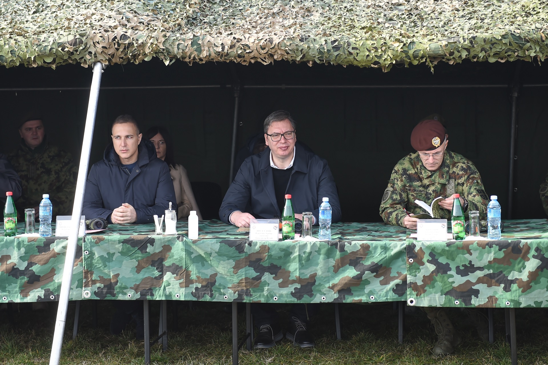 Predsednik Aleksandar Vucic posetio je danas 72. brigadu za specijalne operacije Vojske Srbije u kasarni "Rastko Nemanjic" u Pancevu