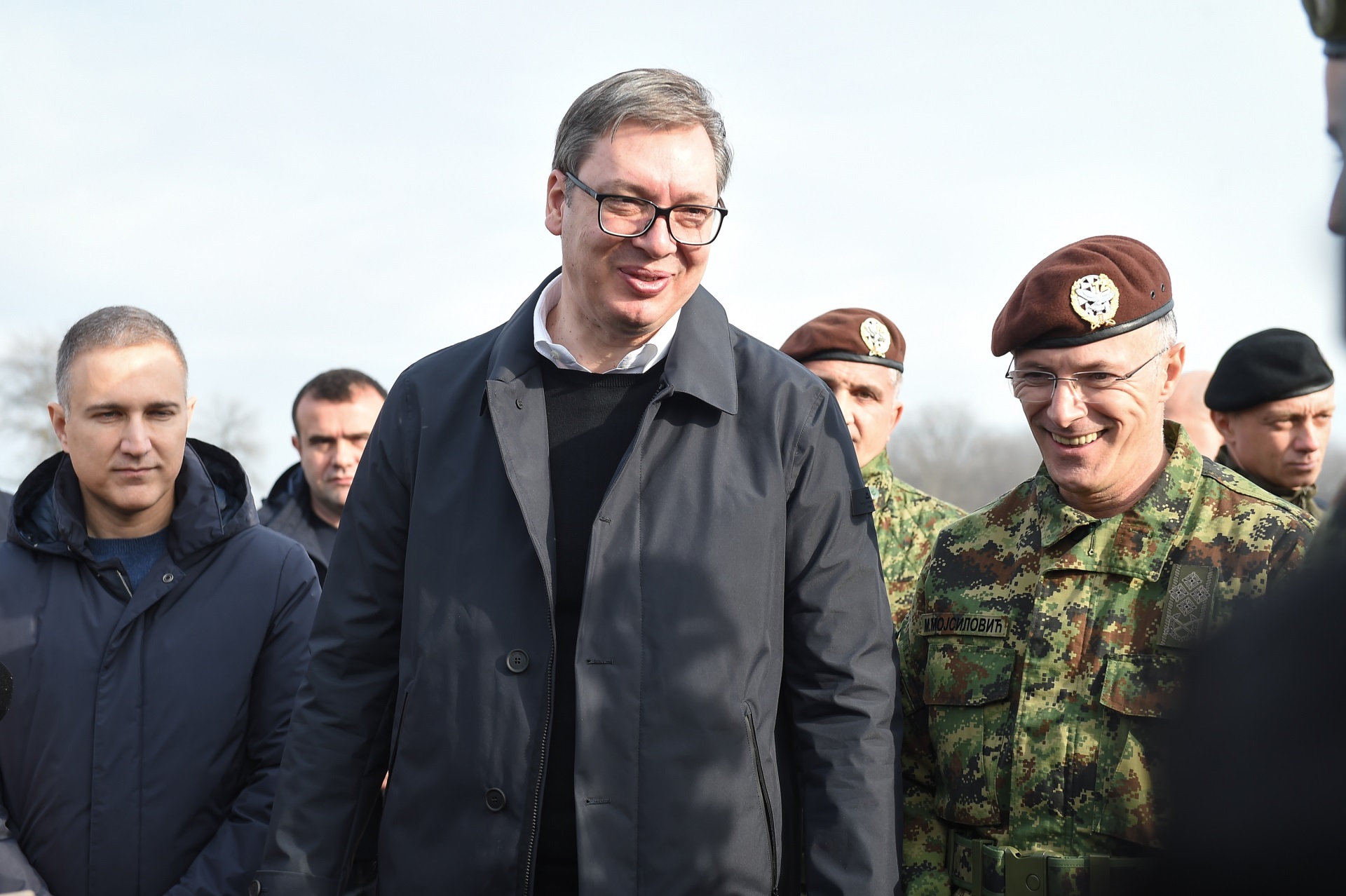 Predsednik Aleksandar Vucic posetio je danas 72. brigadu za specijalne operacije Vojske Srbije u kasarni "Rastko Nemanjic" u Pancevu