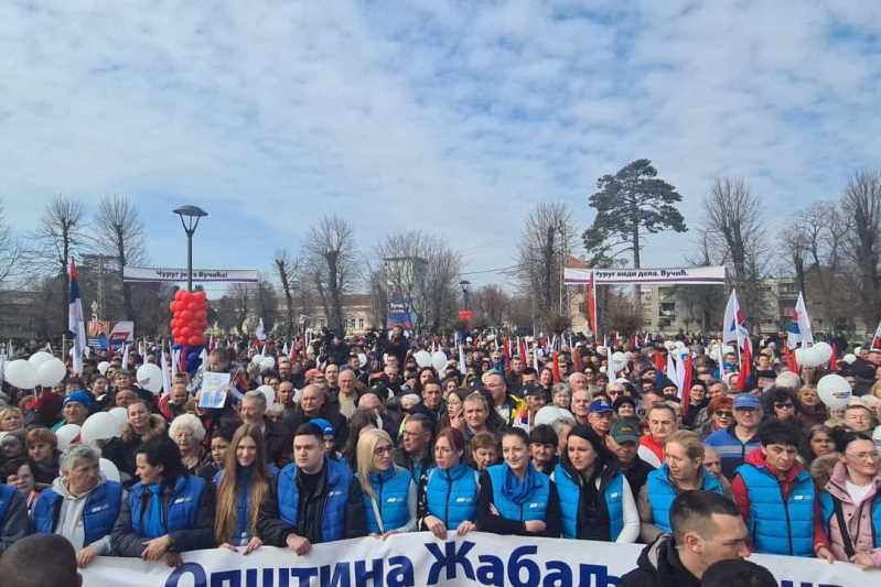 Председник Српске напредне странке Александар Вучић најавио је данас на предизборном скупу у Чуругу више инвестиција за тај део Србије, међу којима је улагање у путну инфраструктуру.