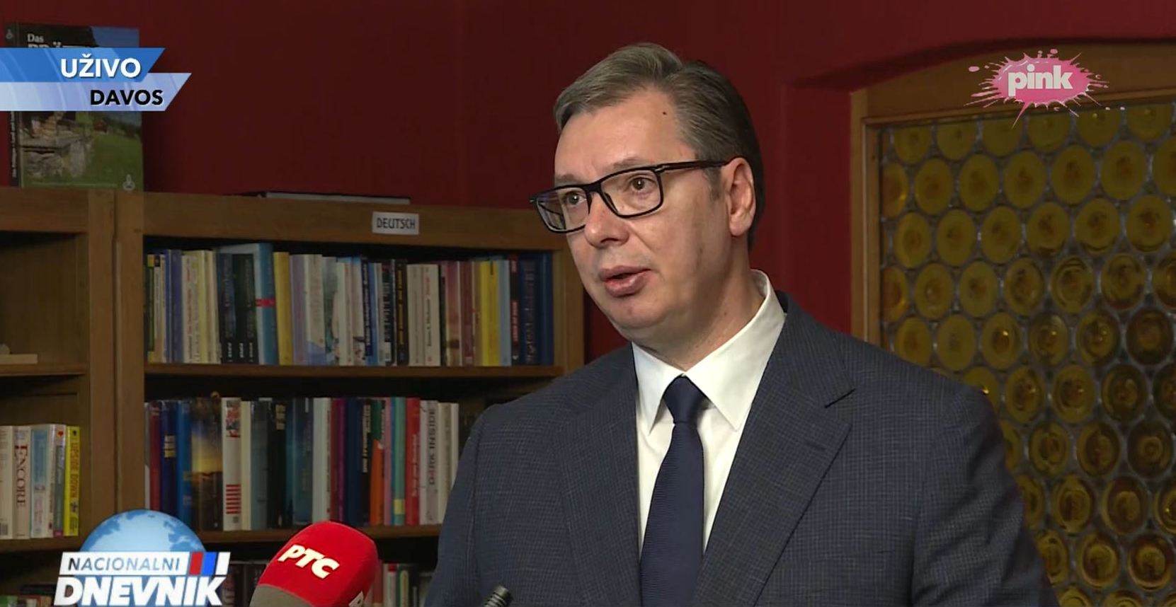 Председник Републике Србије Александар Вучић, који присуствује годишњем састанку Светског економског форума у Давосу, пренео је да је доминантна тема тог скупа Украјина, као и да су важне теме предстојећа зима и питања - енергената, хране и одрживости, те да је важно да се све то сагледа и види шта Србија може да уради.