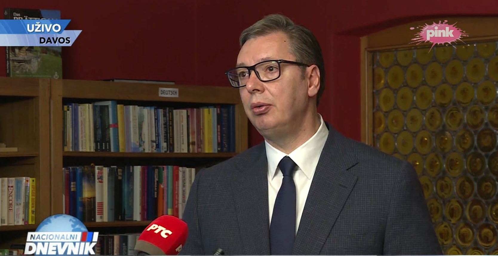 Председник Републике Србије Александар Вучић, који присуствује годишњем састанку Светског економског форума у Давосу, пренео је да је доминантна тема тог скупа Украјина, као и да су важне теме предстојећа зима и питања - енергената, хране и одрживости, те да је важно да се све то сагледа и види шта Србија може да уради.