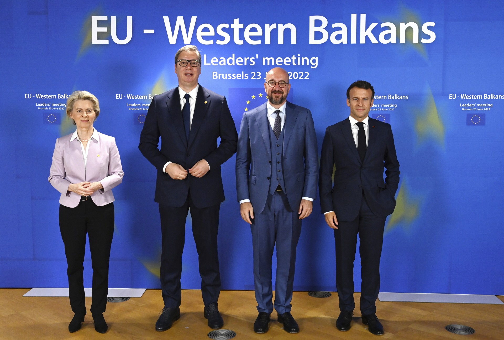 Председник Републике Србије Александар Вучић изјавио је у Бриселу, долазећи на Самит ЕУ-Западни Балкан, да је дошао да разговара са европским пријатељима о будућности Србије и региона.