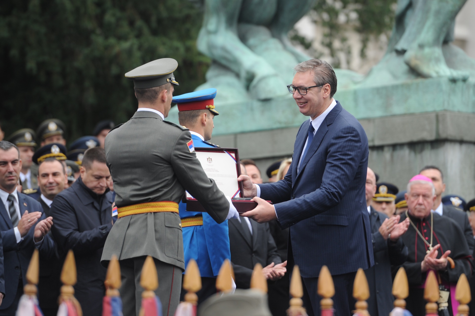 Председник Републике Србије Александар Вучић истакао је, на свечаности поводом промоције најмлађих официра Војске Србије, да је, гледано кроз историјску призму, стварање модерне Србије, обнављање њене државности, незамисливо без учешћа и великих домета војске.