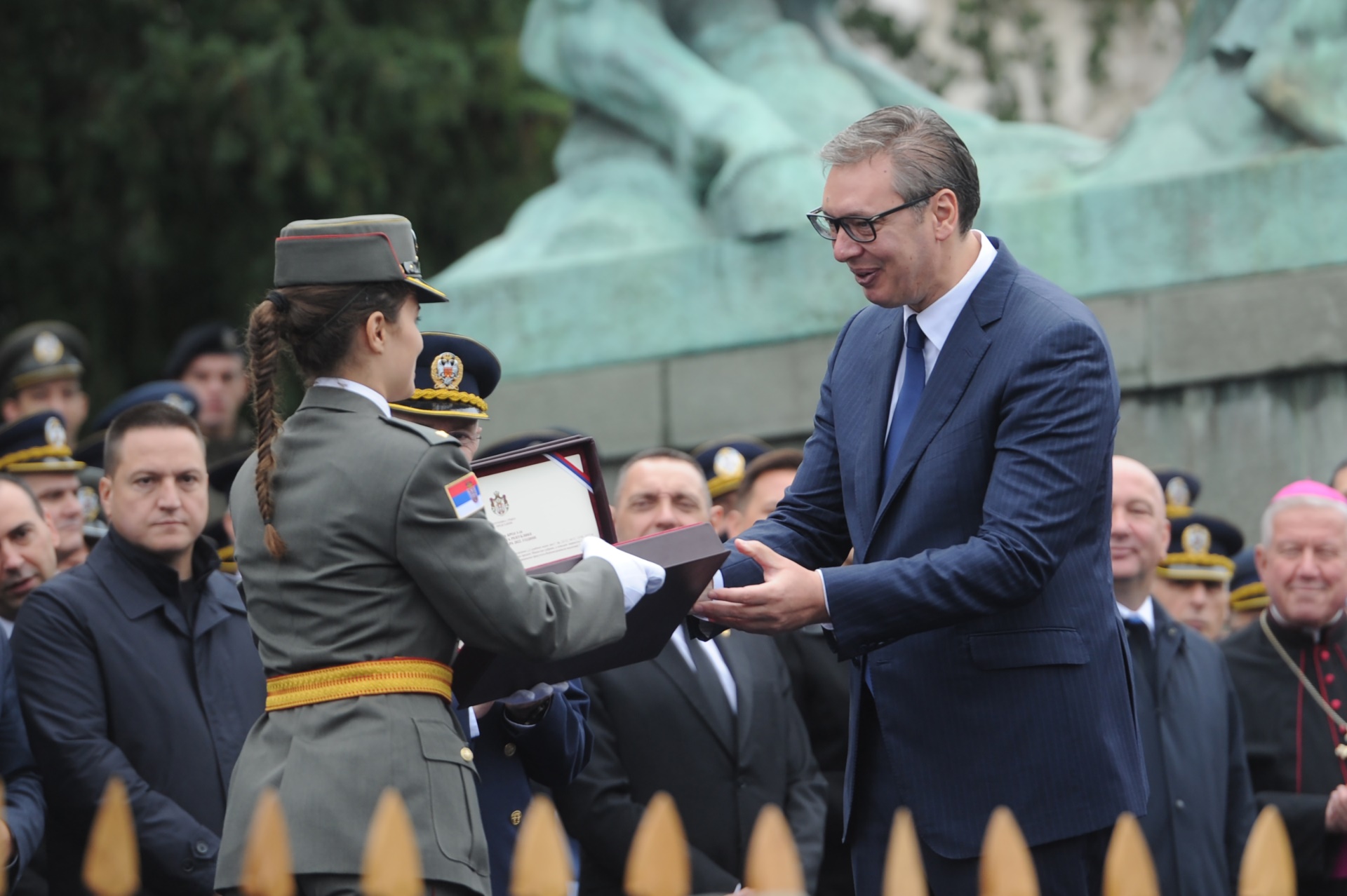 Председник Републике Србије Александар Вучић истакао је, на свечаности поводом промоције најмлађих официра Војске Србије, да је, гледано кроз историјску призму, стварање модерне Србије, обнављање њене државности, незамисливо без учешћа и великих домета војске.