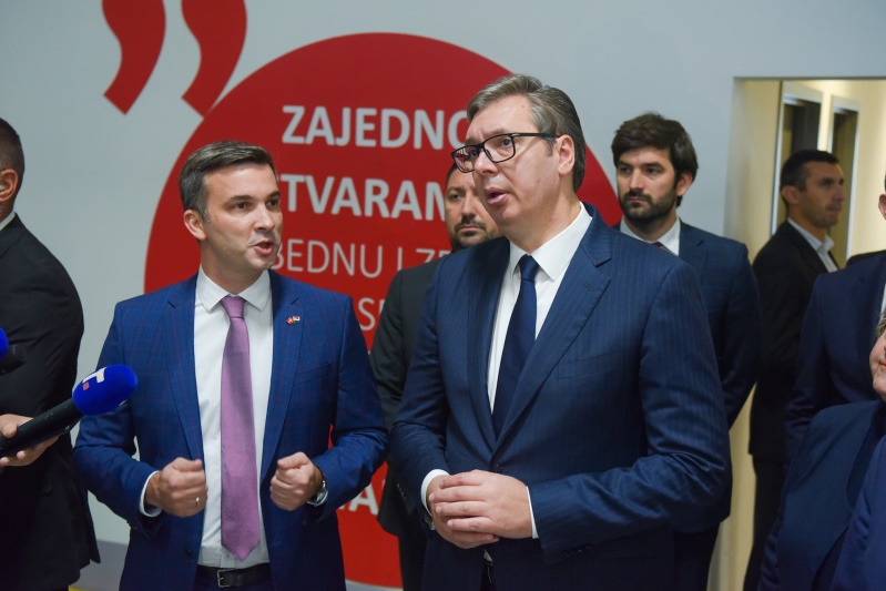 Predsednik Srbije Aleksandar Vucic Ponosan sam što i dalje privlačimo investitore i otvaramo fabrike