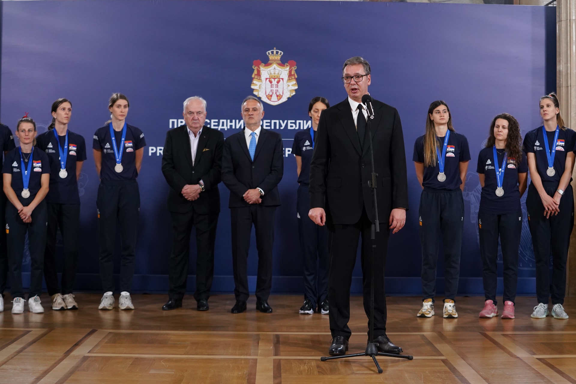 Председник Републике Србије Александар Вучић честитао је одбојкашицама, које су се вратиле у Београд, успех на Европском првенству и нагласио да је читава земља поносна на њих.