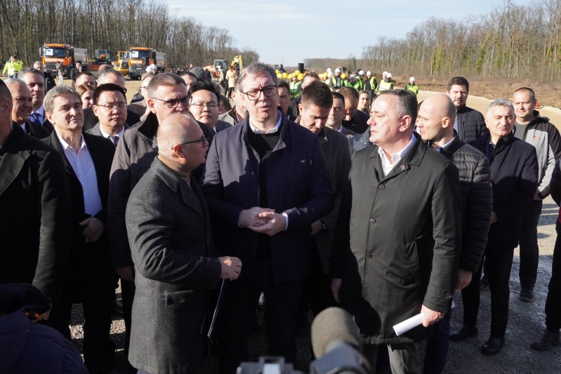 Predsednik Srbije Aleksandar Vucic Država ulaže velika sredstva u izgradnju saobraćajnice "Osmeh Vojvodine"