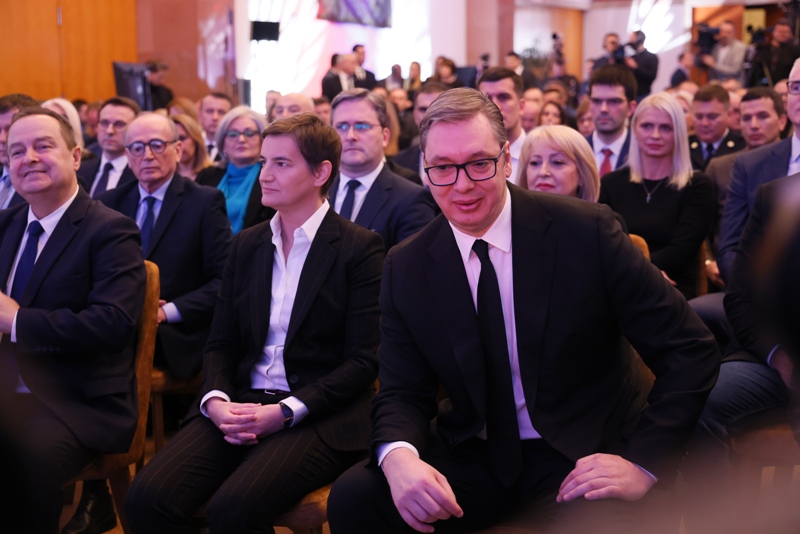 Председник Републике Србије Александар Вучић изјавио је на представљању програма "Скок у будућност - Србија "EXPO 2027"" за период од 2024. године до 2027. године, у Палати Србија, да је суштина свих пројеката који ће бити представљени заправо један пројекат, а то је успешна Србија и Скок у будућност 2027. године.