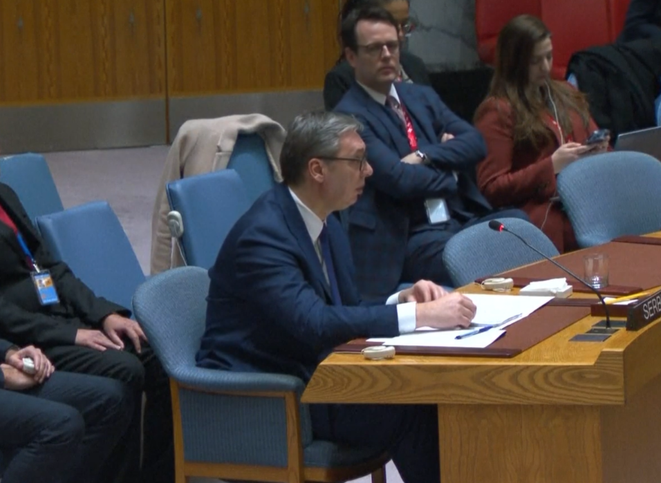 Председник Републике Србије Александар Вучић изјавио је вечерас да је ванредна седница Савета безбедности УН о Косову заказана због ситуације која у супротности са резолуцијама и повељама УН, а која би могла да узрокује непоправљиву штету.